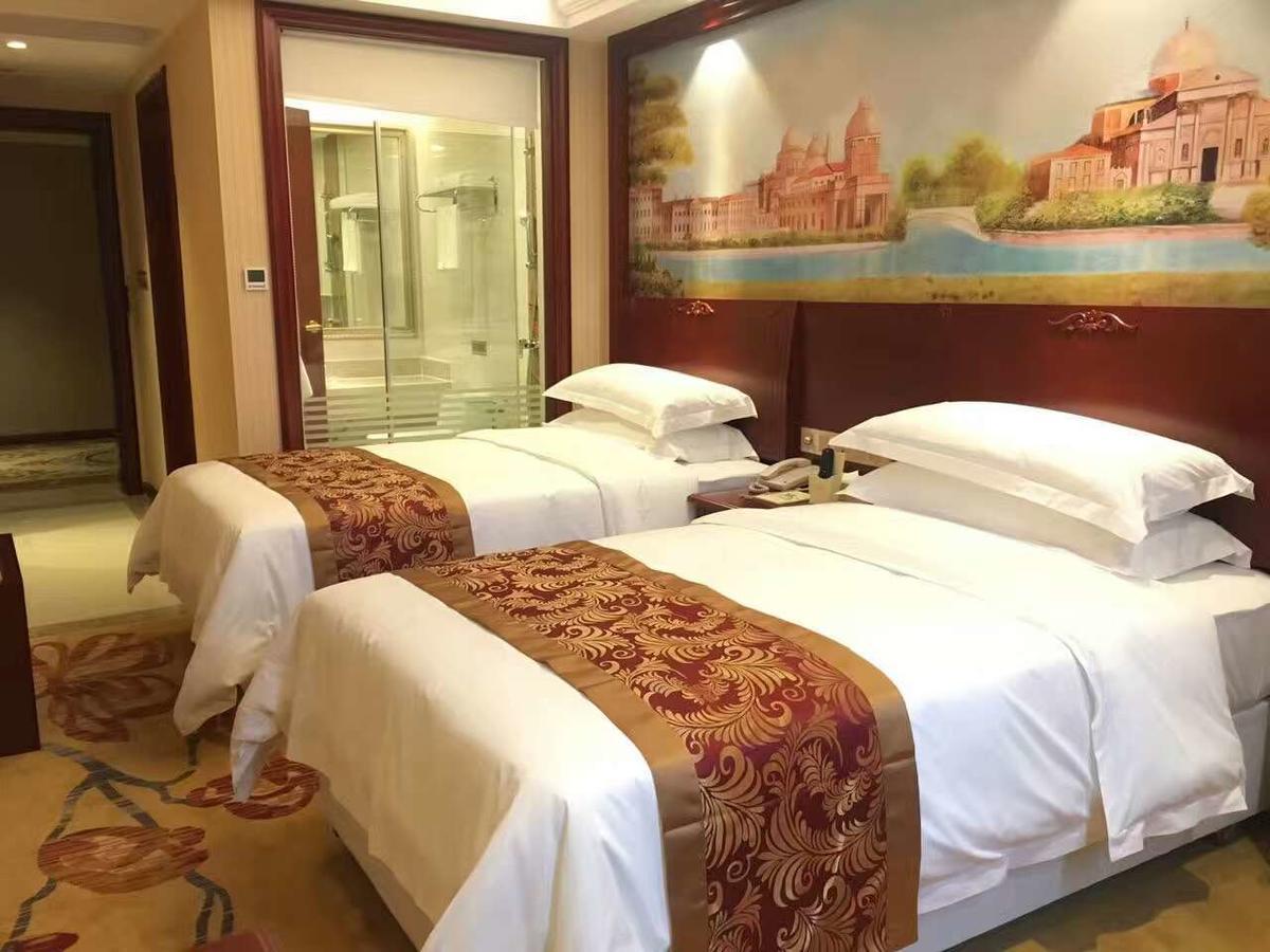 Vienna Hotel Zhongshan Guzhen Town Center Екстериор снимка